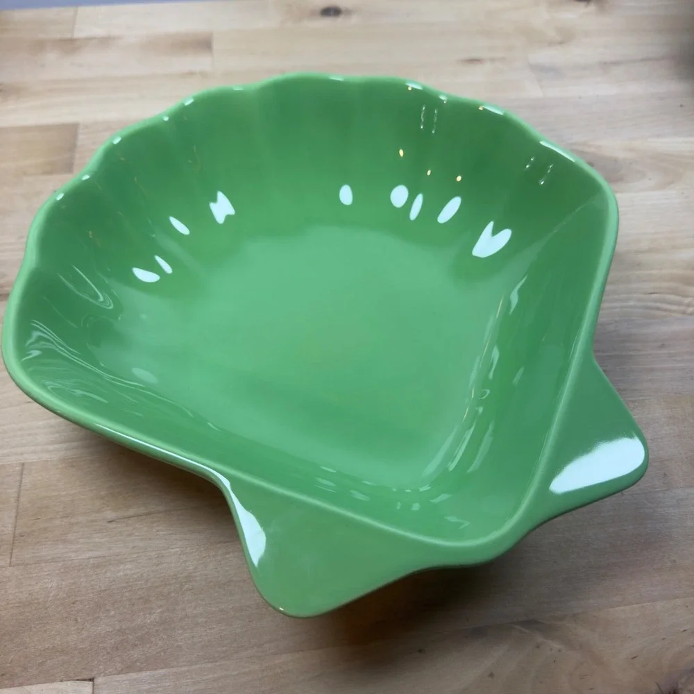 RARE Pfaltzgraff Green Seashell Ceramic Serving Bowl Coastal Beach Decor 10.5 In
